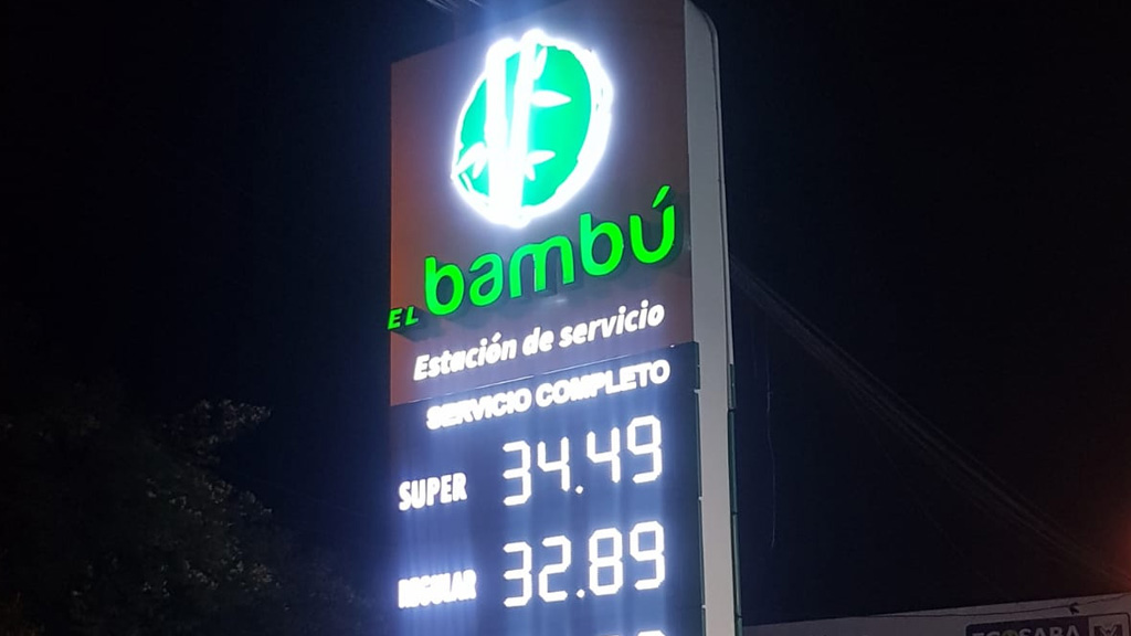Tótem para gasolinera , señalización para estaciones de servicio de alta calidad .