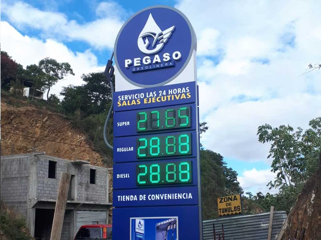 Éxito en gasolineras Pegaso proyecto completo de rotulación 